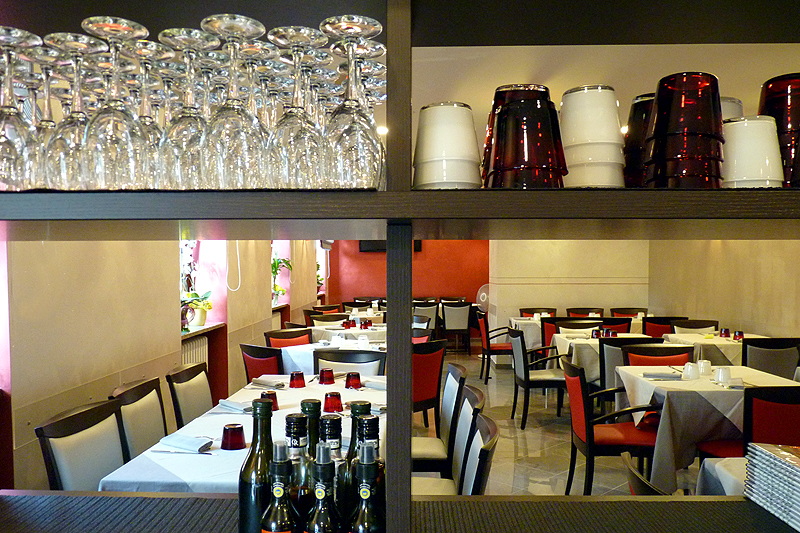 Pizzeria Ristorante I Due Mondi, Busca